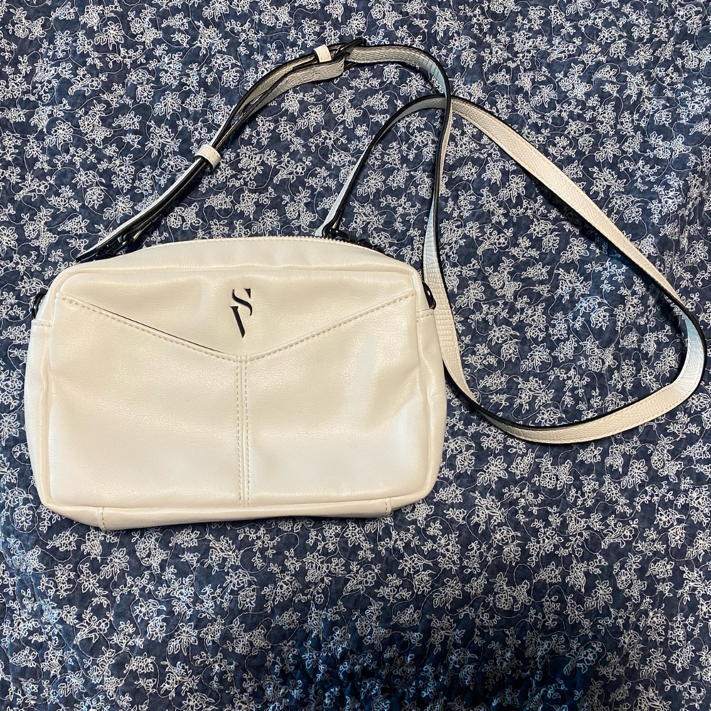 Simpley Vera wang white crossbody bag